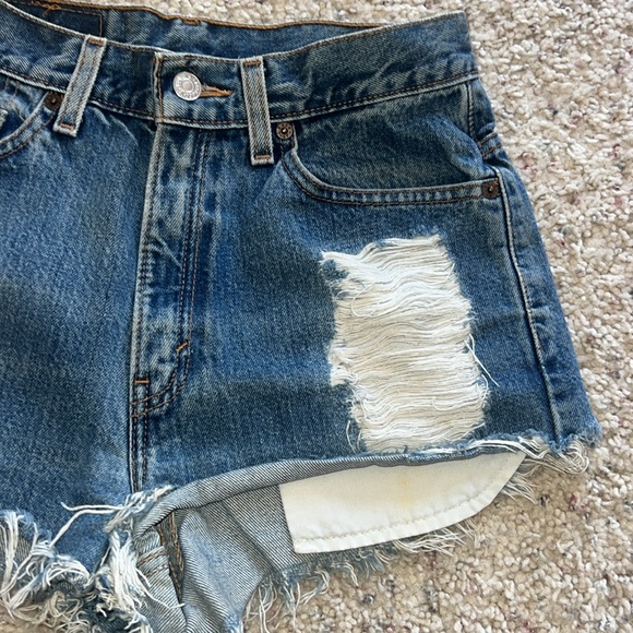 Vintage Levi’s Distressed Denim Shorts Style 512 - Size 6 - Picture 6 of 11